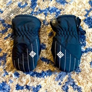 Toddler one size excellent condition Columbia winter gloves.